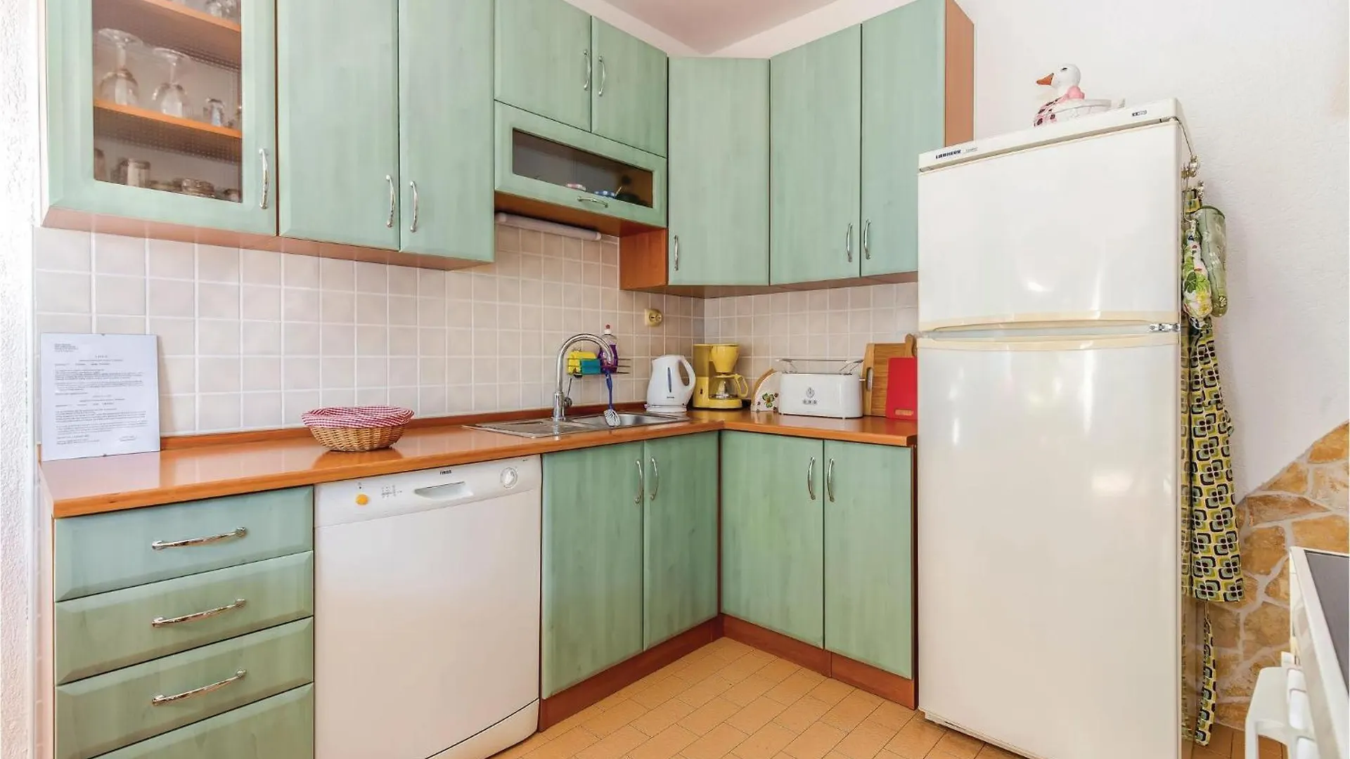 3 Bedroom Cozy Apartment In Kostrena 0*,