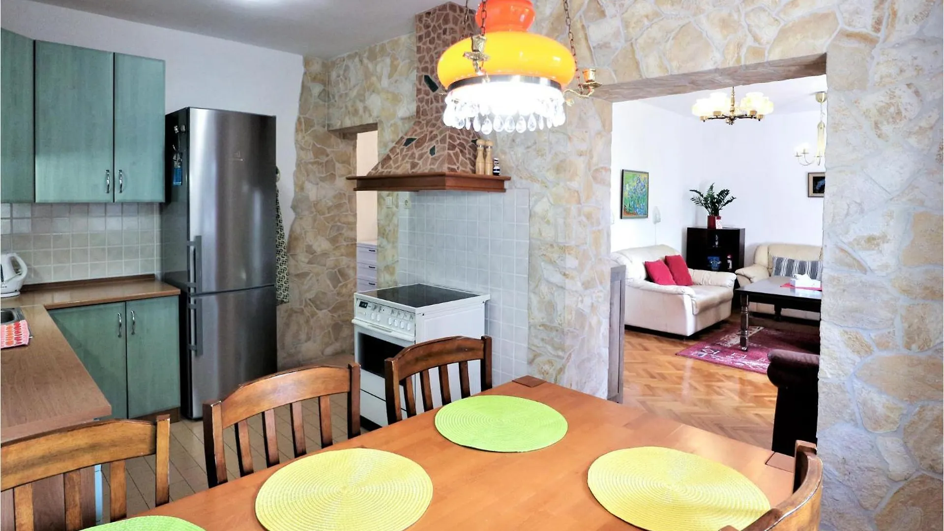 3 Bedroom Cozy Apartment In Kostrena