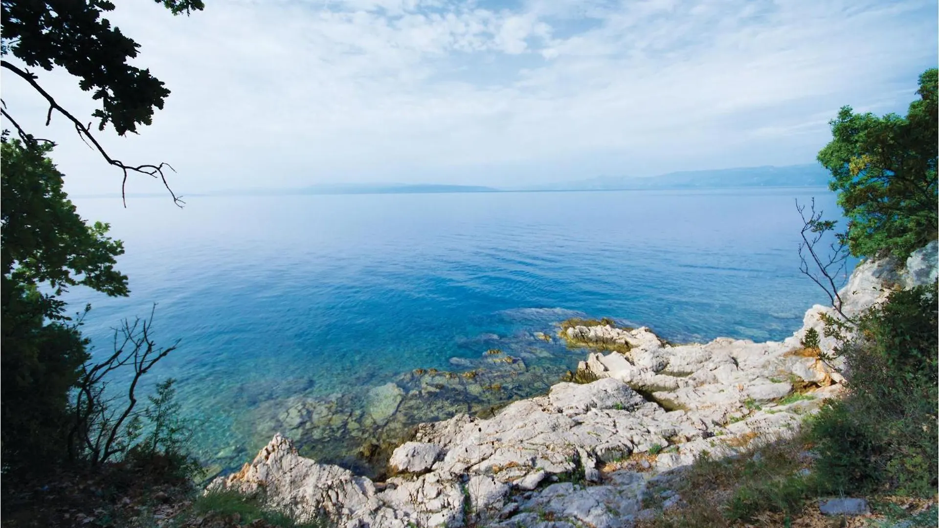 3 Bedroom Cozy Apartment In Kostrena