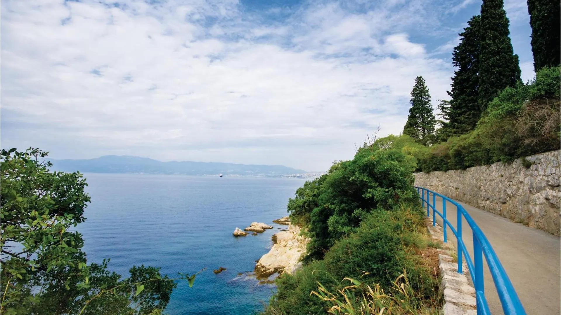 3 Bedroom Cozy Apartment In Kostrena Croatia