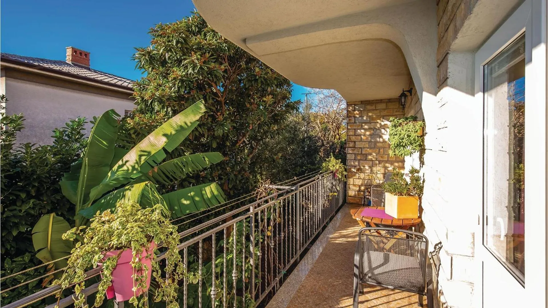 3 Bedroom Cozy Apartment In Kostrena